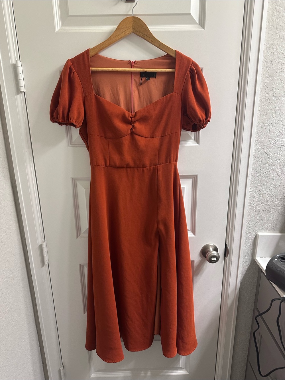 Elegant Rust Puff-Sleeve Midi Dress